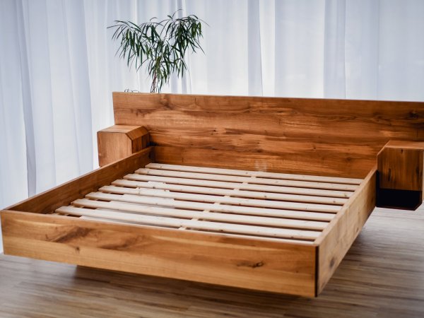 Dubová plovoucí postel