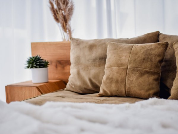 České Matrace - postele z masivu - dubová plovoucí postel VIII