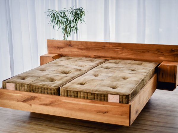 České Matrace - postele z masivu - dubová plovoucí postel IX