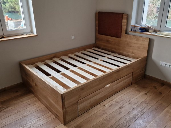 České Matrace - masivní postel - Dubová postel s čalouněním a úložným prostorem VIII