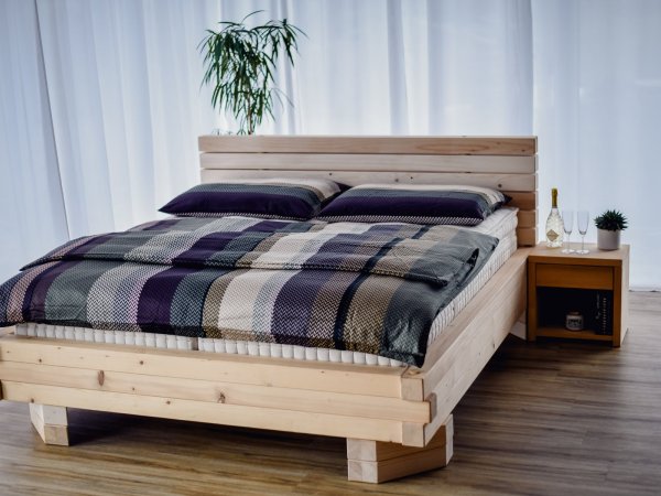 České Matrace - masivní postel - Smrková postel z trámků III