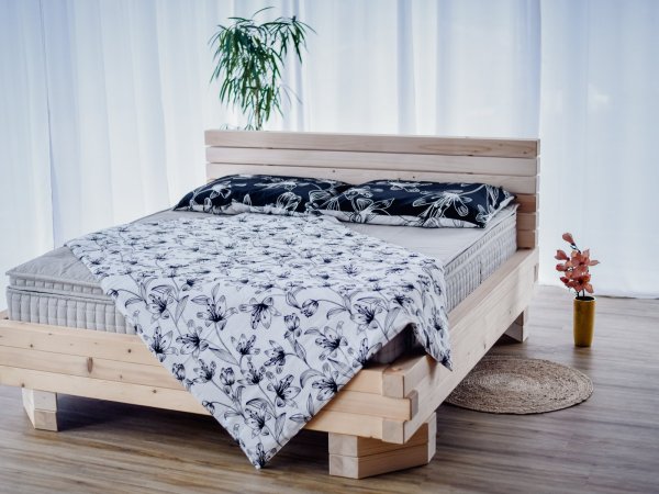 České Matrace - masivní postel - Smrková postel z trámků IV