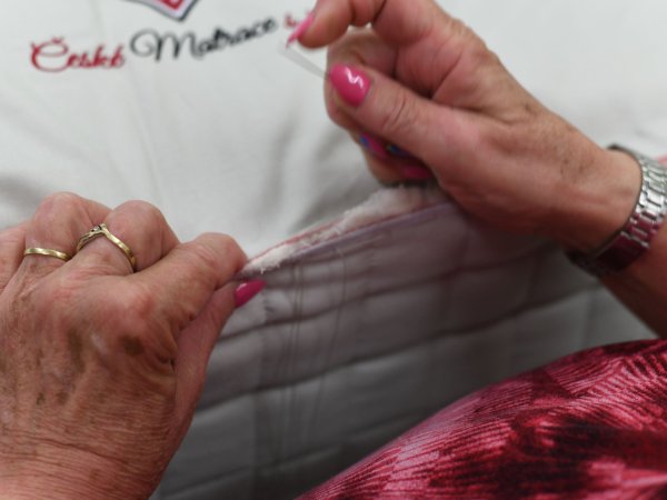 Přírodní matrace TETA ve středně tuhém povedení - šití