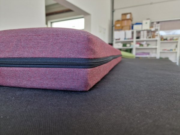 Přírodní psí pelíšek vínový detail